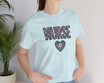 Blumen Krankenschwester T-Shirt | Wildblumen-Herz-T-Shirt für RN, LPN, zukünftige Krankenschwester