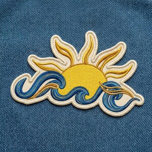 Sun and Waves Embroidered Patch: Tropical Coastal Badge (Iron-On)