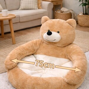 Pu&ograve; includere: Un set di tre tazze in ceramica con finitura opaca e macchiettata. Le tazze sono nei toni del crema, marrone chiaro e marrone scuro. Ogni tazza ha un design semplice e minimalista.