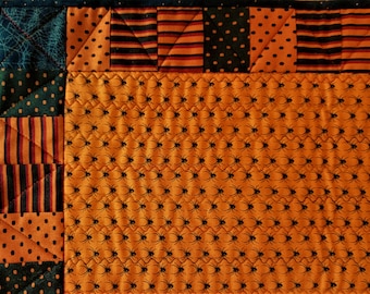 HALLOWEEN themed QUILT For Sale table runner REVERSIBLE quilt Dark Orange Black Dots Stripes Spiders Halloween table decor' Quilters quality