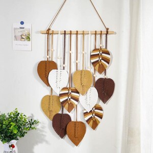 Tapiz de hojas tejidas a mano, estilo boho, macramé, plumas, decoración de pared, borlas de hojas, tapiz de pared para dormitorio y sala de estar.