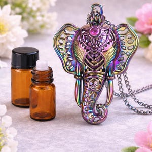 Collar con colgante difusor de aromaterapia de aceite esencial de elefante, 3,8 cm (1,5 pulgadas), acero inoxidable iridiscente con cadena de 48 cm (19 pulgadas) y frasco recargable. Regalo ideal.