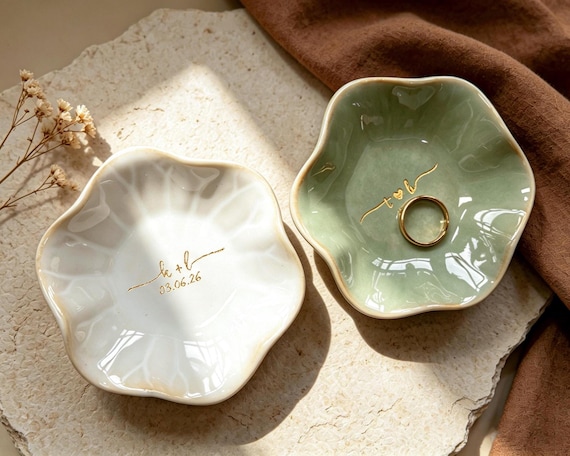 Custom Ceramic Engaged Ring Tray For Mr and Mrs Gift, Personalized Trinket Dish For Wedding Date Gifts, Customized Jewelry Dish With Name