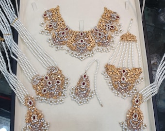 Conjunto nupcial indio chapado en oro: elegante conjunto de collar y pendientes para la novia.