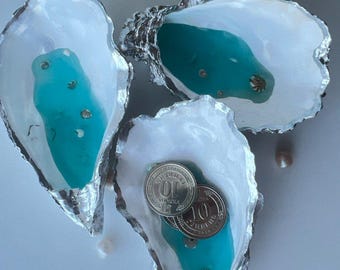 Piattini portagioie a forma di conchiglia d'ostrica in resina, collezione minimalista di portagioie costieri, vassoi unici ispirati alla spiaggia per riporre le monete