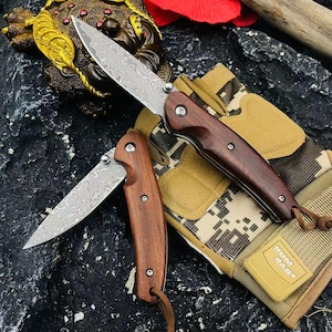 Premium Damascus Pocket Knife, Wood Handle, Ideal Gift for Collectors