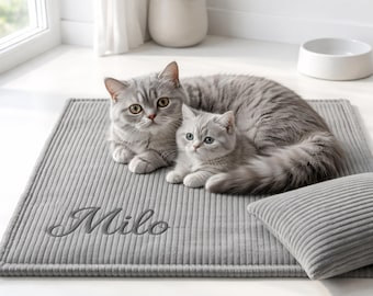 Anpassad broderad husdjursmatta, minimalistisk hundmatta med namn, premium manchestersäng för katter, estetisk husdjursdekor, tyst lyxig valpgåva