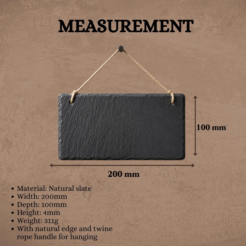 Puede incluir: Un letrero rectangular de pizarra natural negra con textura rugosa y un asa de cuerda de c&aacute;&ntilde;amo para colgar. El letrero mide 200 mm de ancho y 100 mm de alto. El texto incluye MEASUREMENT, 200 mm, 100 mm y especificaciones del producto.