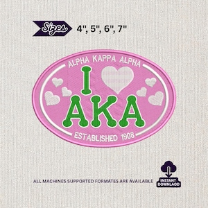Può includere: Toppa ricamata rosa e bianca con la scritta "ALPHA KAPPA ALPHA I AKA ESTABLISHED 1908". La toppa è di forma ovale e include cuori bianchi. Taglie disponibili: 10 cm, 13 cm, 15 cm e 18 cm.