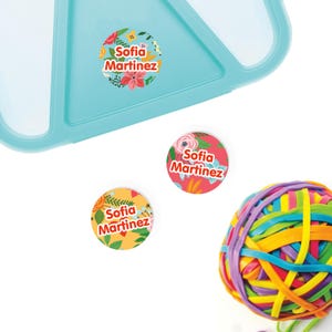 Etichette rotonde con nome (3 misure), Blossoms (6 opzioni di set di colori)