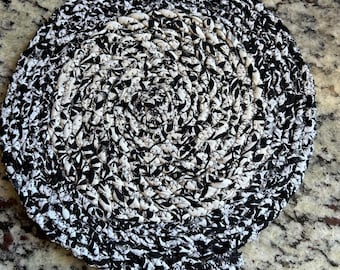 Handmade Damask Print Trivet, Black and White Rope Table Mat (9 inch)