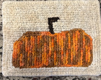 Primitive Rustic Pumpkin Trivet, 12 x 8.5 inch Fall Table Centerpiece, Hooked Thanksgiving Hot Mat