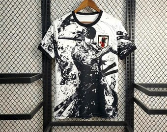 Maglia da calcio ispirata all'anime "Japan x Zoro" - Maglia da calcio con guerriero samurai, abbigliamento sportivo ispirato al manga, regalo unico per gli appassionati di anime e calcio.