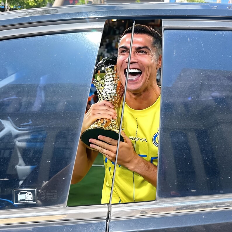 Conjunto de 2 adesivos Cristiano Ronaldo para a coluna B do carro | Adesivos de vinil impermeáveis para janelas de carro, troféu dos campeões do Al-Nassr imagem 4