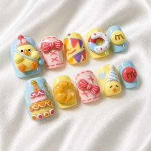 Cute 3D Press On Nails Set, Kawaii Cartoon Duck Donut Cake Design, Colorful Glossy Nail Art, Handmade Acrylic Nails, Party Nails Gift