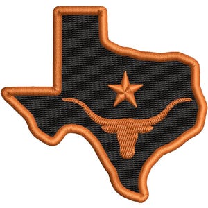 Puede incluir: Parche bordado con la forma de Texas, con fondo negro y contorno naranja. El diseño incluye una estrella naranja y una silueta de longhorn, ideal para ropa o accesorios.