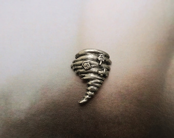 Tornado Pewter Lapel Pin- CC586- Tornado, Tormenta, Cazadores de tormentas, Tiempo, Clima Extremo, Meteorólogos, Vórtice y Pines de Embudo