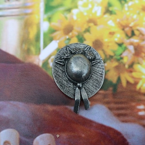 Bonnet Lapel Pin- CC190- Bonnet, Hat, Summer Hat, Polo, and Ladies Pins
