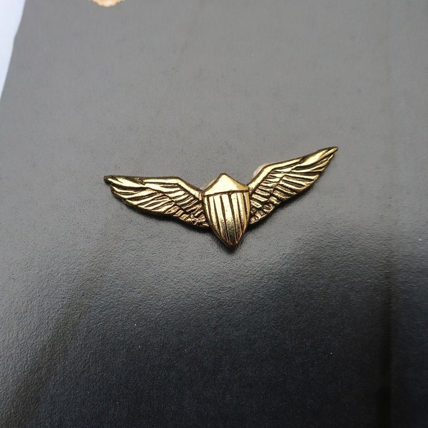 Gold Pilot Wings Lapel Pin-CC497G- Aviation Pins for Pilots, Airplanes, and Co Pilots