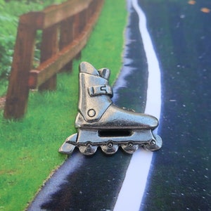 Roller Blade Lapel Pin- CC219- Rollerblade, Roller Skating, Inline Skates, In line Skating, Rollerskates