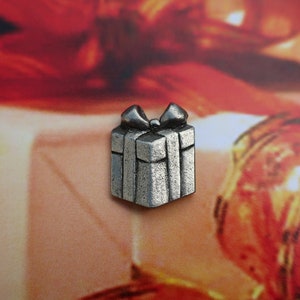 Gift Box Lapel Pin- CC600- Gifts, Presents, Birthday, Giving, Wrapping