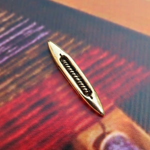 Weaver&#39;s Shuttle Gold Lapel Pin-CC531G- Hilo, Tejido, Gremio y Pasadores de Telar