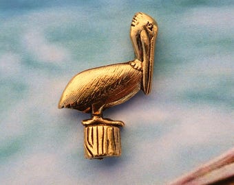 Gold Pelican Lapel Pin- CC527G- Gulf Animals, Wildlife Pins