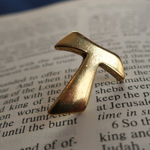 Franziskaner Tau Symbol Gold Getauchte Zinn ReversNadel- CC673G- Franziskaner Wappen, griechischer Buchstabe T, Tau Kreuz, und Franziskus Pins