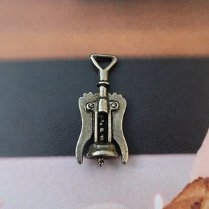 Pin de solapa corkscrew - CC151- Vino, bodega, viñedo y pines de restaurante