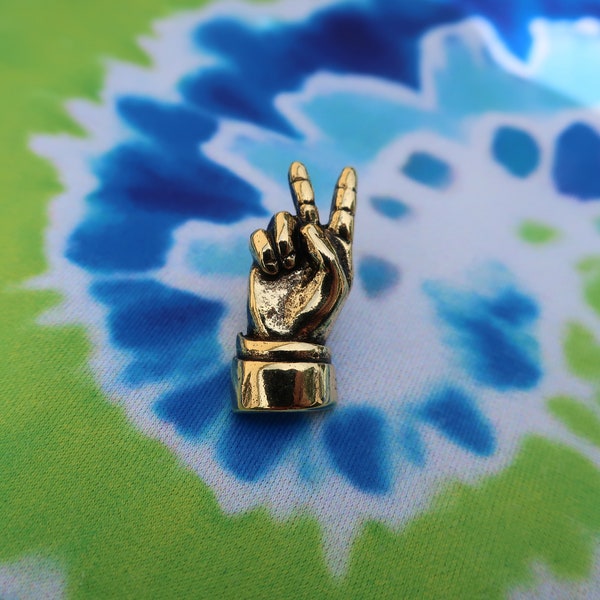 Gold Peace Hand Sign Lapel Pin- CC187G- Peace, Hippie, and Sign Language Pins