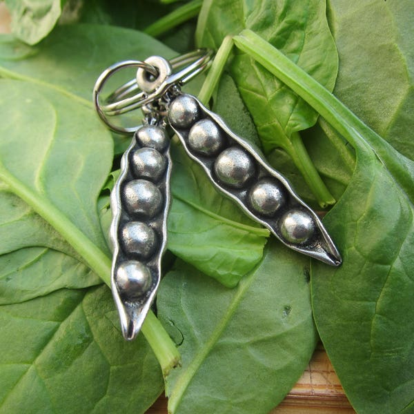 Pea Pod Keychain- K154- Peas, Vegetables, Garden, and Gardening Gifts