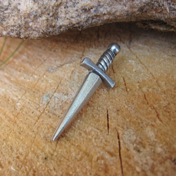 Dagger Lapel Pin - CC545- Medieval and Shakespeare Pins- Swords