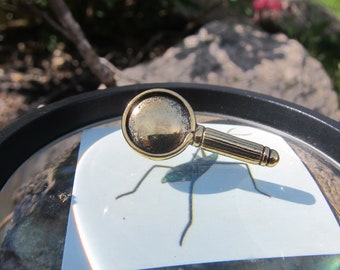 Gold Magnifying Glass Lapel Pin- CC530G- Detective, Mystery, and Observation Pins