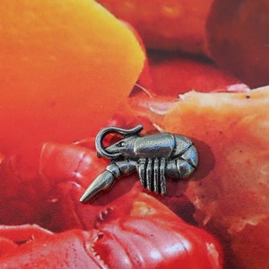 Langoesten Lapel Pin - CC256- New Orleans, Louisiana, Creoolse Keuken, Rivierkreeft, Zeevruchten Pins en Geschenken