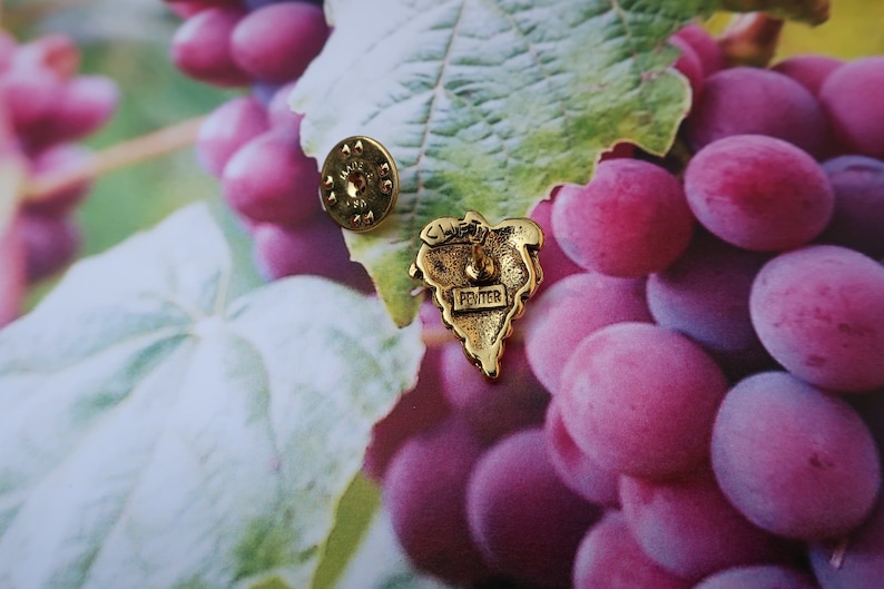 Gold Grapes Lapel Pin CC259G Grapes, Wine, Winery, Vineyard, and Fruit Lapel Pins image 9