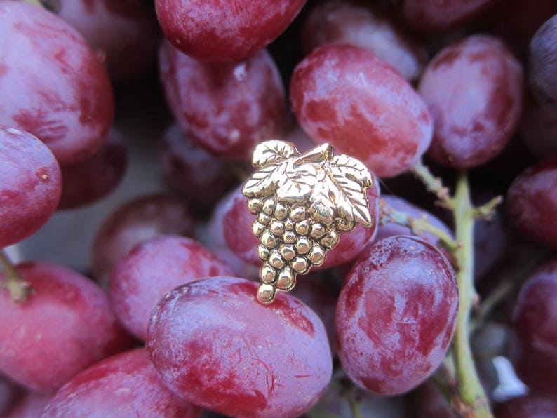 Gold Grapes Lapel Pin CC259G Grapes, Wine, Winery, Vineyard, and Fruit Lapel Pins image 7