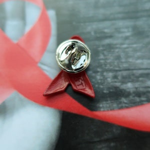 Red Ribbon Pin- Raise Awareness for AIDS/HIV, Alcohol Abuse, Heart ...
