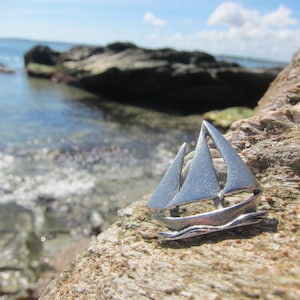 Sailboat Lapel Pin - CC539- Sailing, Boating, Yachting, Ocean, and Marine Lapel Pins
