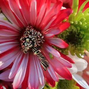 Gold Bouquet of Flowers Lapel Pin- Bouquet, Flowers, and Floral Arrangements.  Pins for Wedding and Bridesmaid Bouquets