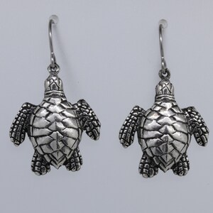 Sea Turtle Earrings -LT259- Aquarium, Marine, Ocean, Beach, and Sea Animal Jewelry and Accessories