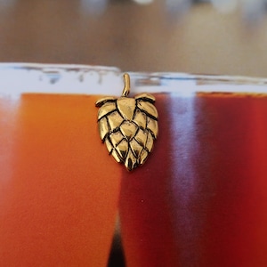 Hops Gold Dipped Pewter Lapel Pin- CC643G- Barley, Hops, Craft Beer, Brewery, and Beer Lover Pins