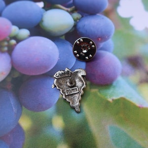 Grapes Lapel Pin CC259 Pewter Vineyard and Wine Gifts and Pins image 9