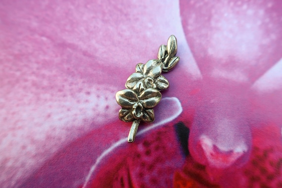 Silver Pewter ORCHID Pin ~ Flowers in the Garden Silver Pewter ORCHID Pin ~ Flowers in the Garden