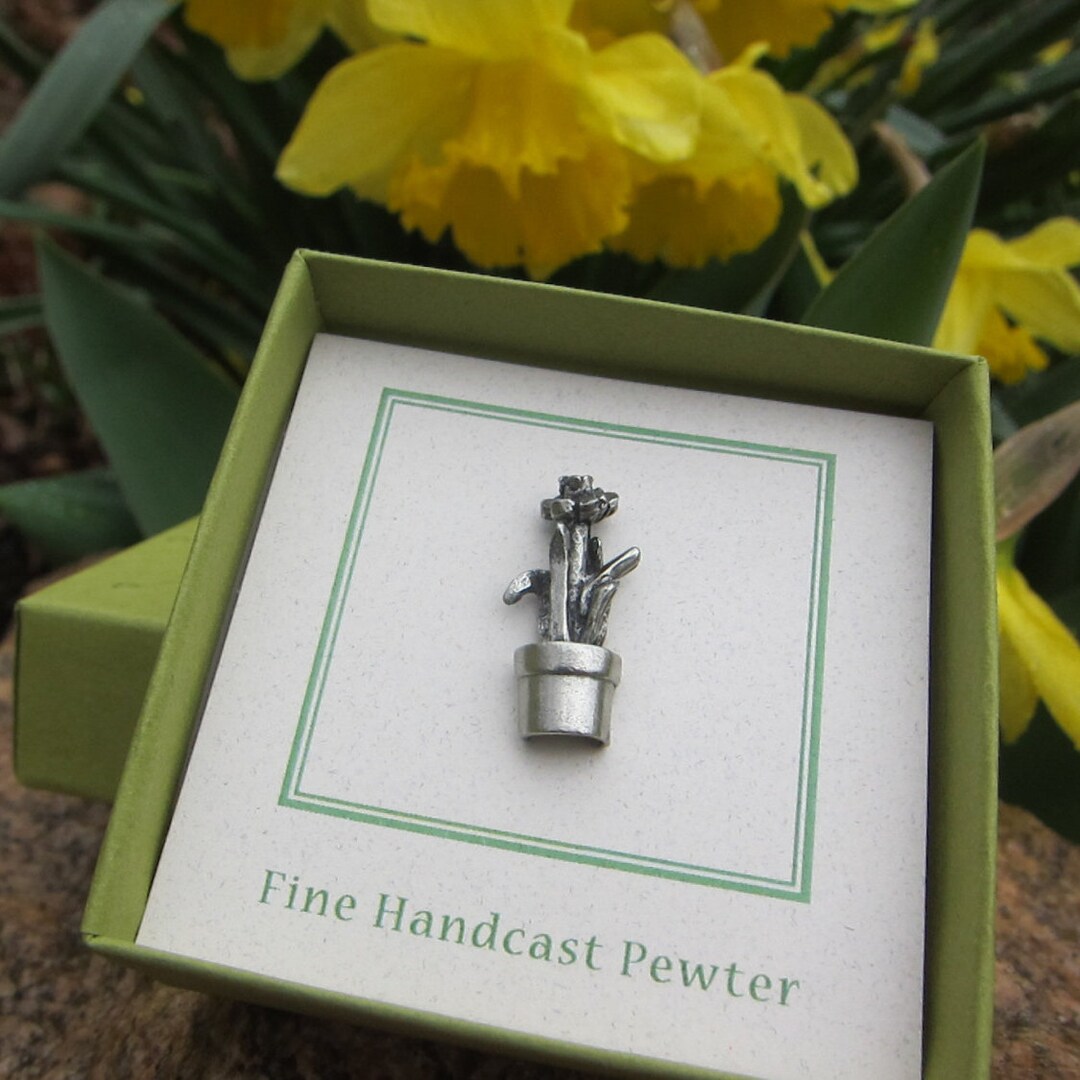 Daffodil Lapel Pin CC216 Flowers, Gardening, and Spring Lapel Pins Etsy