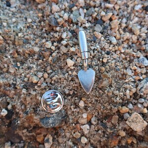 Glamorous Silver-Tone Lapel Pin | In Stock! | Warren Asher - Foto 11