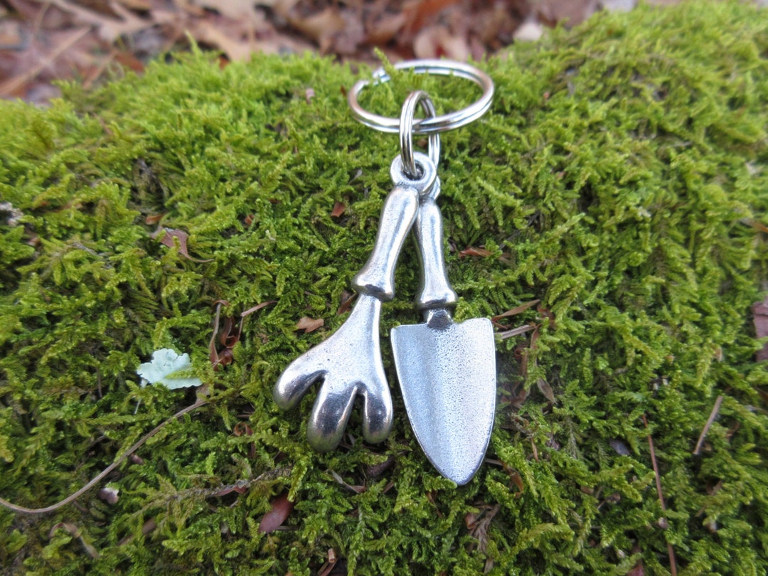 Trowel and Claw Keychain K139 Gifts for Gardeners Garden Tools