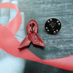 Red Ribbon Pin- Raise Awareness for AIDS/HIV, Alcohol Abuse, Heart ...