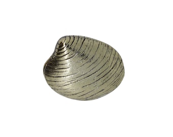 Gold Clam Lapel Pin- CC740G- Clams, Quahogs, Shells, Ocean, and Seafood Pins