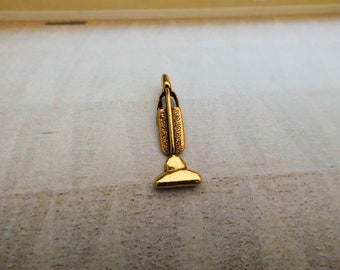 Vacuum Gold Lapel Pin - CC342G- Vacuum, Cleaning, House Cleaning, Chores, and Maid Service Pins