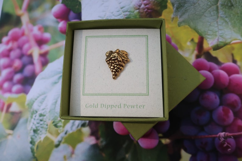 Gold Grapes Lapel Pin CC259G Grapes, Wine, Winery, Vineyard, and Fruit Lapel Pins image 5